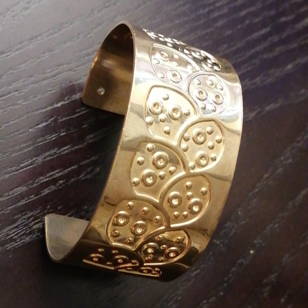 Gold tone Engraved Leaves Ethnic Vintage Adjustable Cuff Bracelet